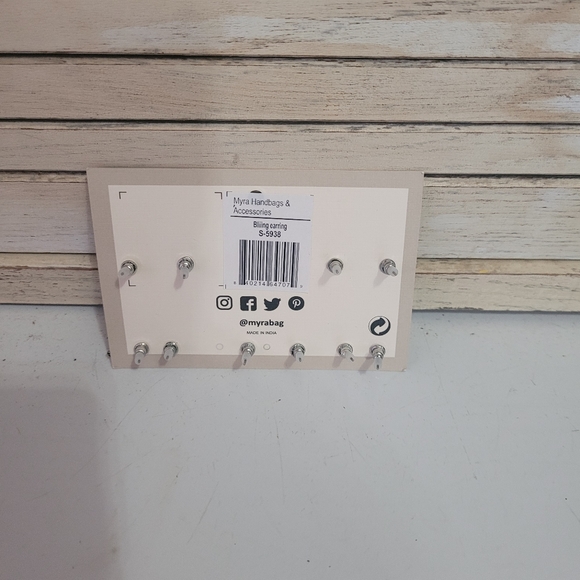 NWT Myra Earring Set - Picture 2 of 3